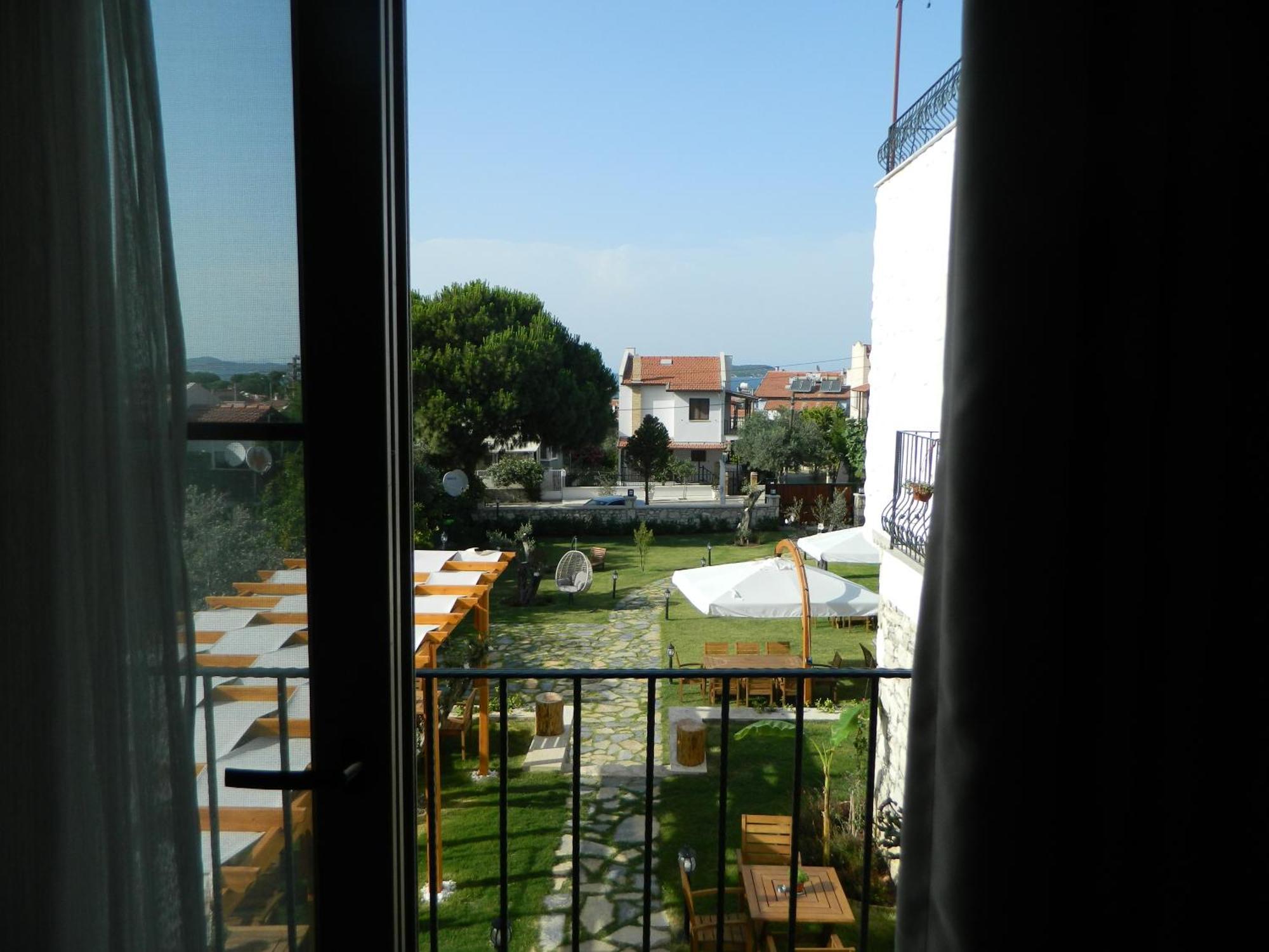 Huzurla Otel Σμύρνη Εξωτερικό φωτογραφία